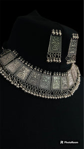 Necklace and earrings set