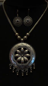 Pendant and earrings set