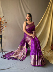 Silk saree with zari weaving