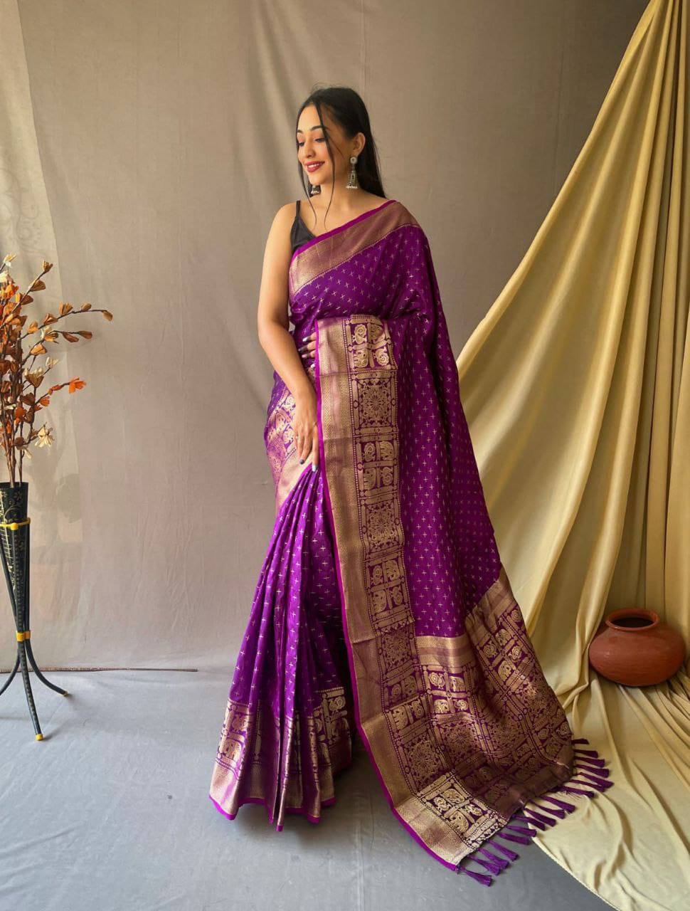 Silk saree with zari weaving